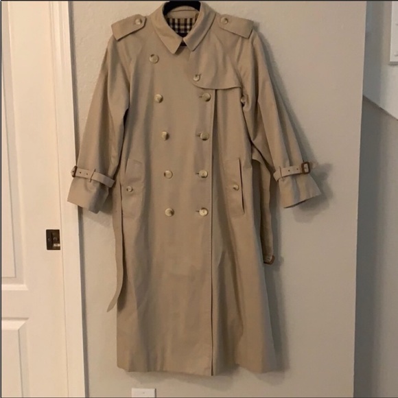 Burberry Classic Belted Trench Coat
